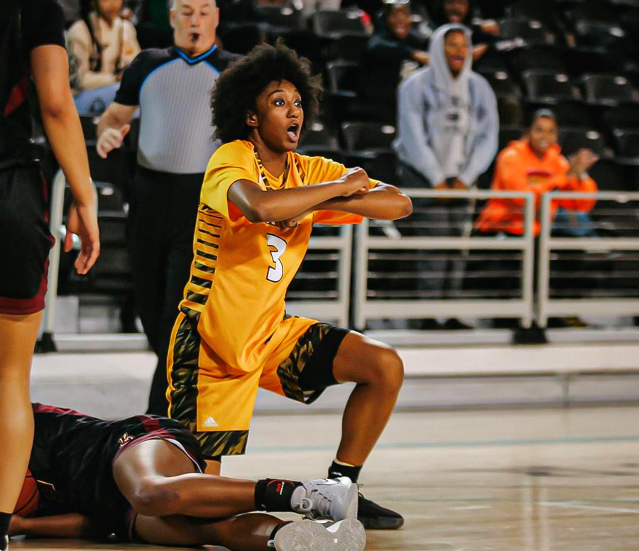 XULA Player Kneeling calling travel